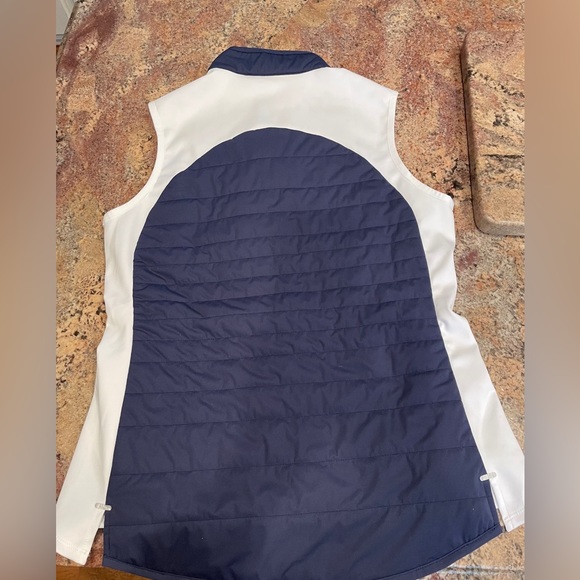 Masters Vest Medium. 2023 NEW WITH TAGS. Navy & white. 88% polyester 12% spandex - Picture 4 of 4